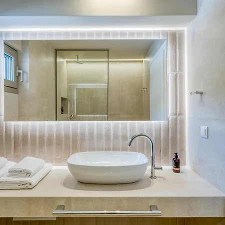 Palelia Living In The Olive Garden Hotel *