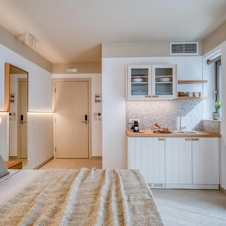 Palelia Living In The Olive Garden *