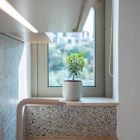 Palelia Living In The Olive Garden Hotel *