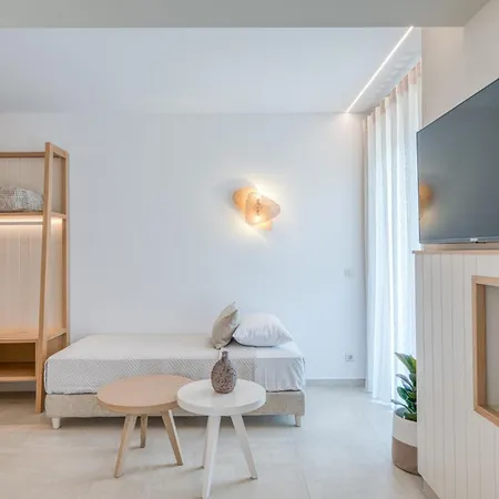 Palelia Living In The Olive Garden