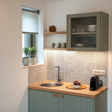 Palelia Living In The Olive Garden