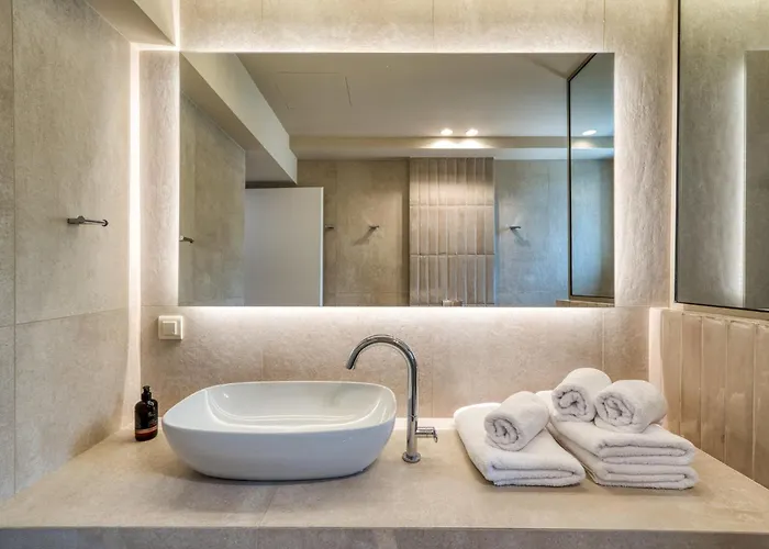 Palelia Living In The Olive Garden