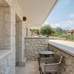 Hotell Palelia Living In The Olive Garden