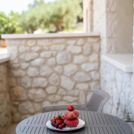 Palelia Living In The Olive Garden Hotell *