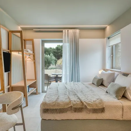 Palelia Living In The Olive Garden Hotel *