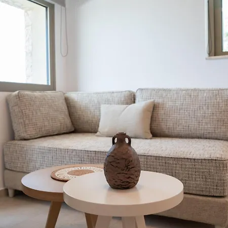 Palelia Living In The Olive Garden Hotel