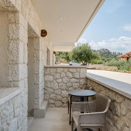 Hotell Palelia Living In The Olive Garden