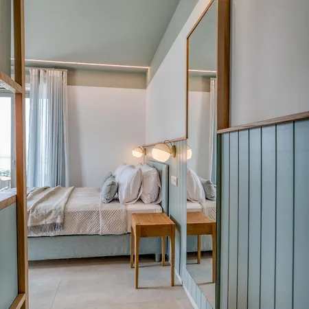 Palelia Living In The Olive Garden *