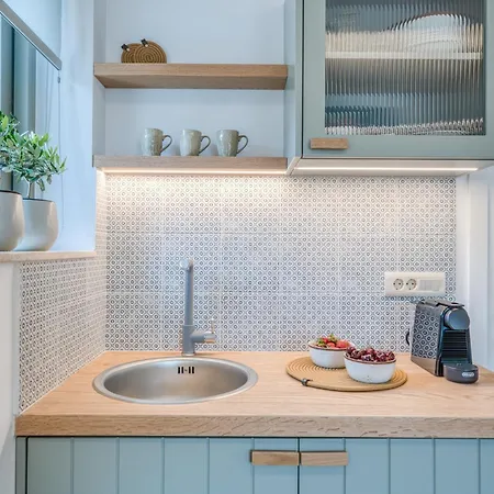 Palelia Living In The Olive Garden