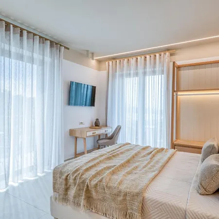 Palelia Living In The Olive Garden