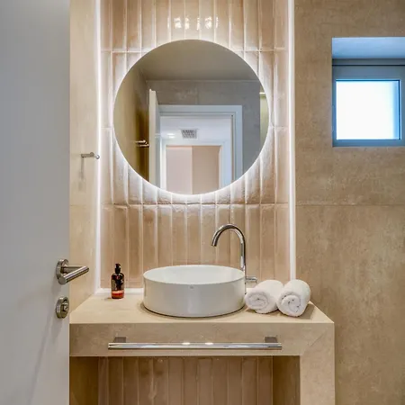 Palelia Living In The Olive Garden Hotel *