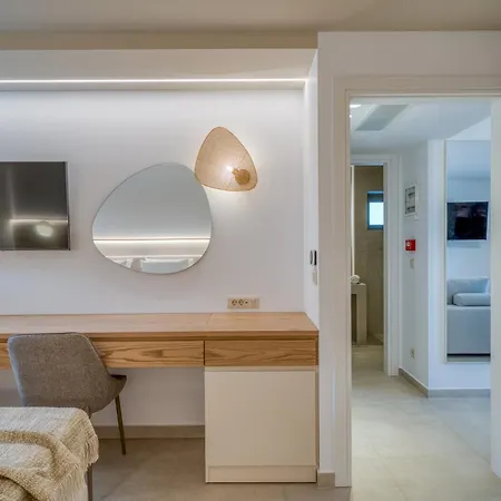 Palelia Living In The Olive Garden Hotel *