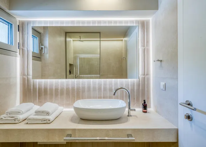 Palelia Living In The Olive Garden 호텔 *