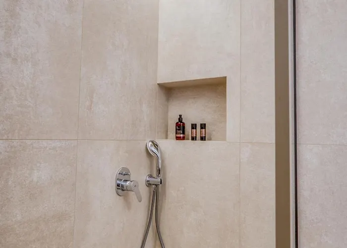 Palelia Living In The Olive Garden 호텔