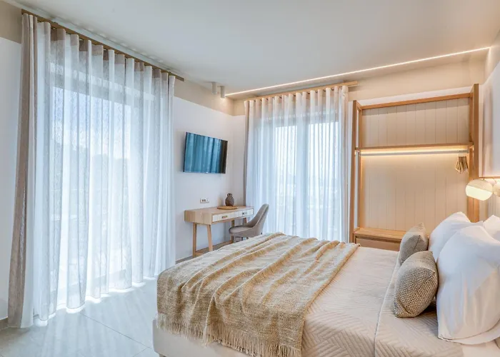 Palelia Living In The Olive Garden