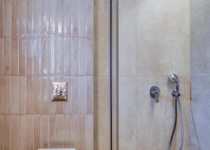 Palelia Living In The Olive Garden *