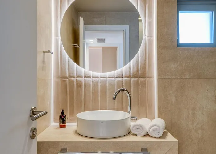 Palelia Living In The Olive Garden 호텔 *