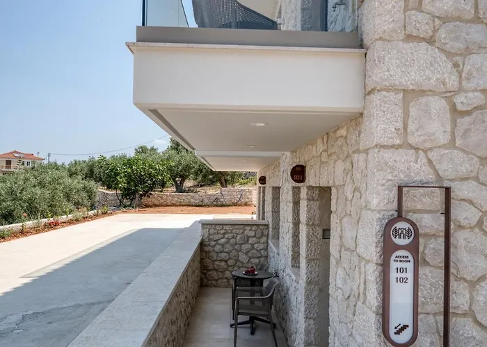 Palelia Living In The Olive Garden 나플리오