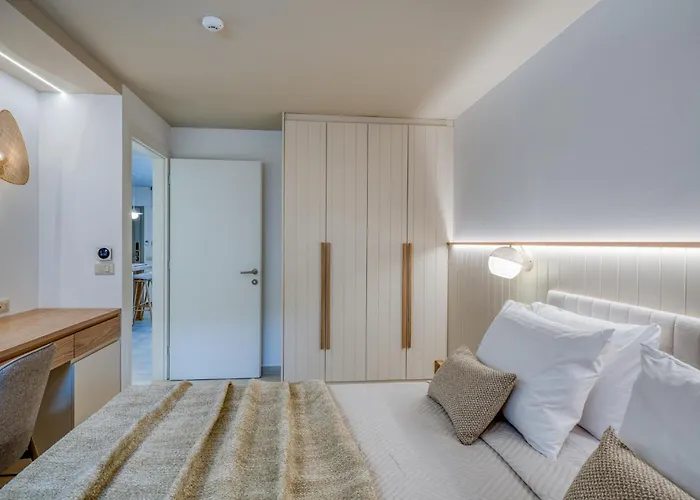 Palelia Living In The Olive Garden 호텔 *