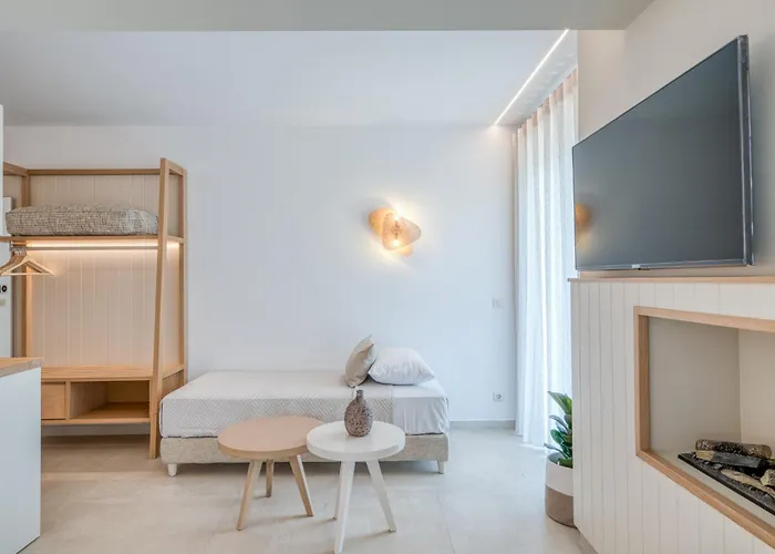 Palelia Living In The Olive Garden