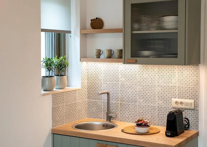 Palelia Living In The Olive Garden